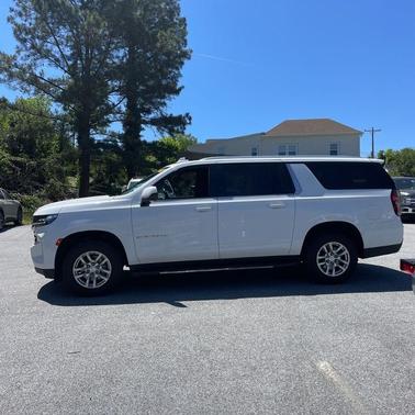 Summit White 2022 Chevrolet Suburban LT