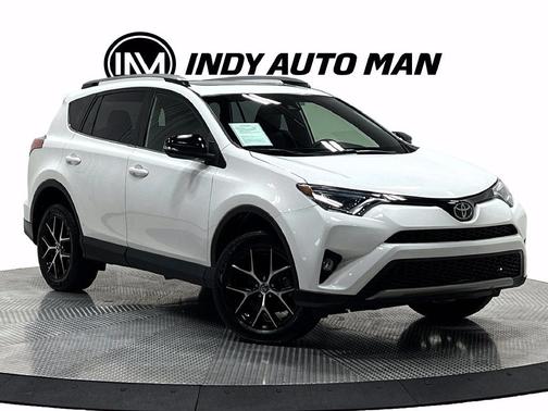Super White 2018 Toyota RAV4 SE
