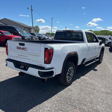 White 2022 GMC Sierra 2500 AT4