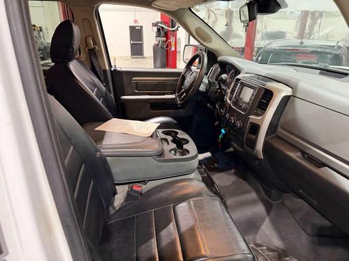 Bright White Clearcoat 2016 RAM 2500 SLT