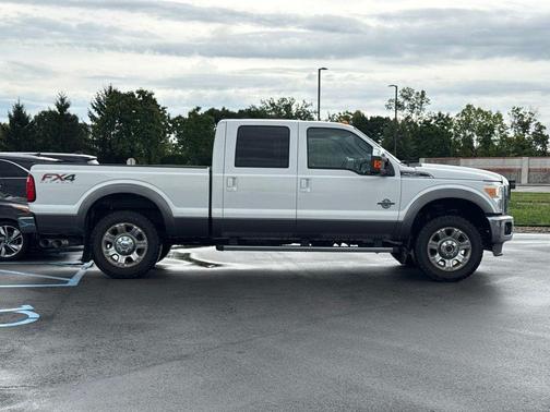 Oxford White 2014 Ford F-250 Lariat