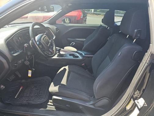 Pitch Black Clearcoat 2019 Dodge Challenger SXT