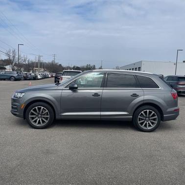 Graphite Gray Metallic 2017 Audi Q7 3.0T Premium Plus