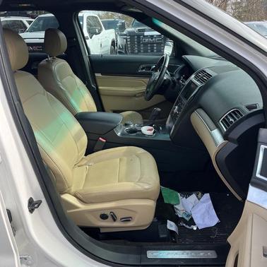 White Platinum Clearcoat Metallic 2016 Ford Explorer Limited