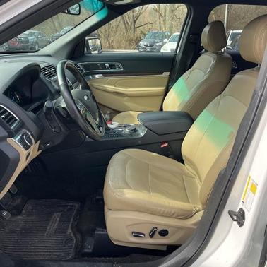 White Platinum Clearcoat Metallic 2016 Ford Explorer Limited