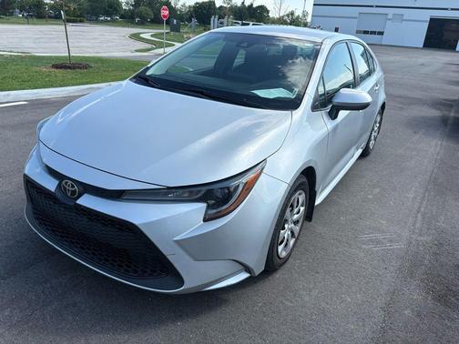 Classic Silver Metallic 2022 Toyota Corolla LE