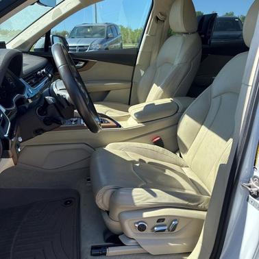 Glacier White Metallic 2017 Audi Q7 3.0T Prestige