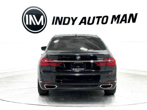 Black Sapphire Metallic 2018 BMW 750 i