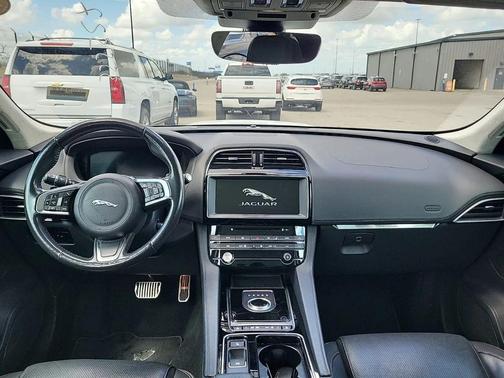 Fuji White 2019 Jaguar F-PACE 25t Prestige