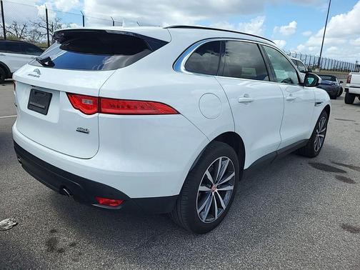 Fuji White 2019 Jaguar F-PACE 25t Prestige