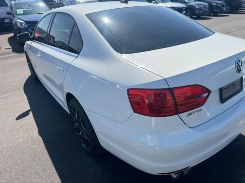 Candy White 2011 Volkswagen Jetta SEL
