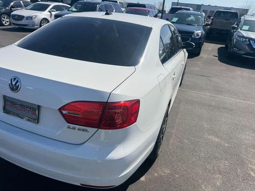 Candy White 2011 Volkswagen Jetta SEL