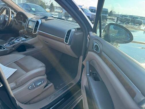 2014 Porsche Cayenne GTS