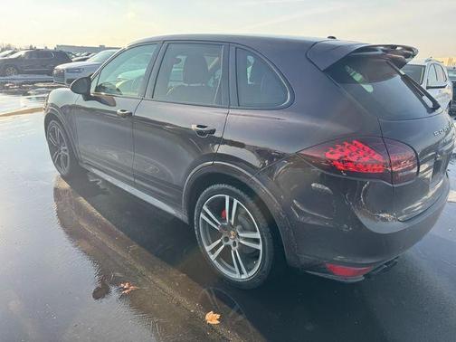 2014 Porsche Cayenne GTS
