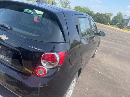 Mosaic Black Metallic 2016 Chevrolet Sonic LS