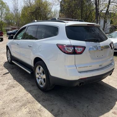 Iridescent Pearl Tricoat 2017 Chevrolet Traverse Premier