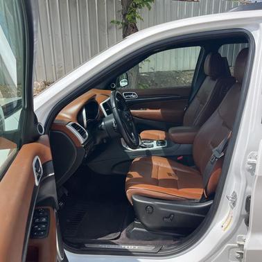 Ivory 2018 Jeep Grand Cherokee Summit