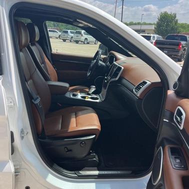 Ivory 2018 Jeep Grand Cherokee Summit