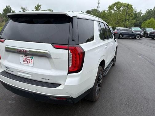 White Frost Tri-Coat 2022 GMC Yukon SLT