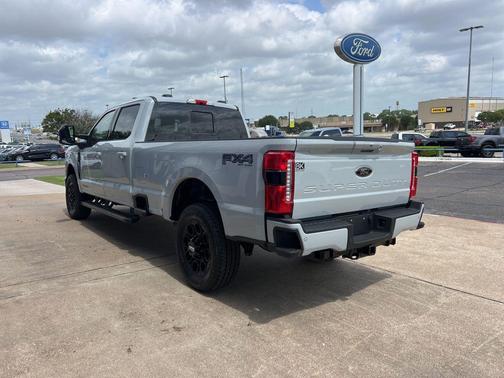AVALANCHE 2026 Ford F-350 Lariat