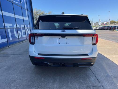 STAR WHITE MET TRI-COAT 2026 Ford Explorer ST-Line