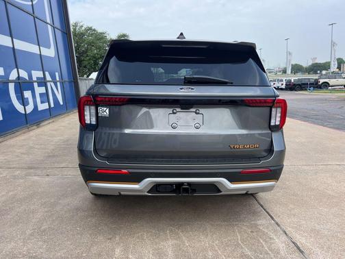 CARBONIZED GRAY METALLIC 2026 Ford Explorer Tremor