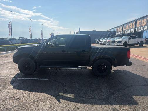 Magnetic Black Pearl 2019 Nissan Frontier SV