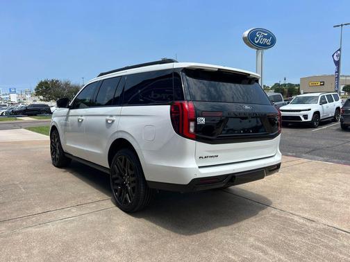 Star White Metallic Tri-Coat 2026 Ford Expedition Platinum