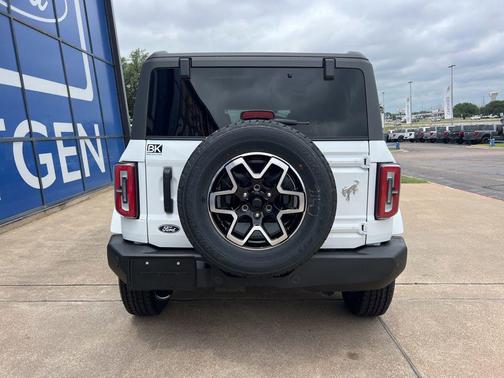 OXFORD WHITE 2026 Ford Bronco Outer Banks