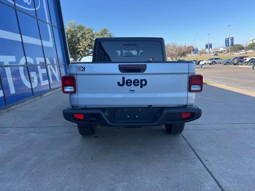 2024 Jeep Gladiator Sport