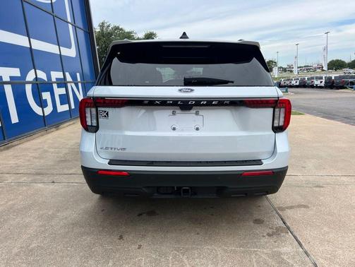 SPACE WHITE METALLIC 2026 Ford Explorer Active (200A)