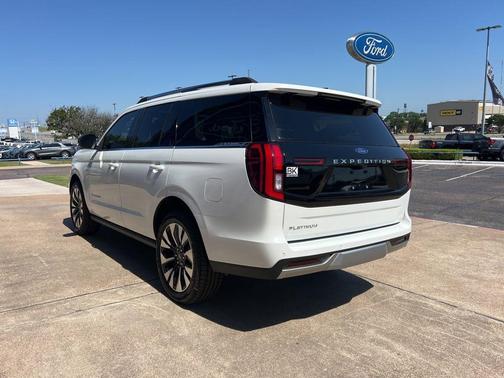 STAR WHITE MET TRI-COAT 2026 Ford Expedition Platinum