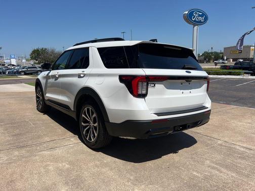 STAR WHITE MET TRI-COAT 2026 Ford Explorer ST-Line