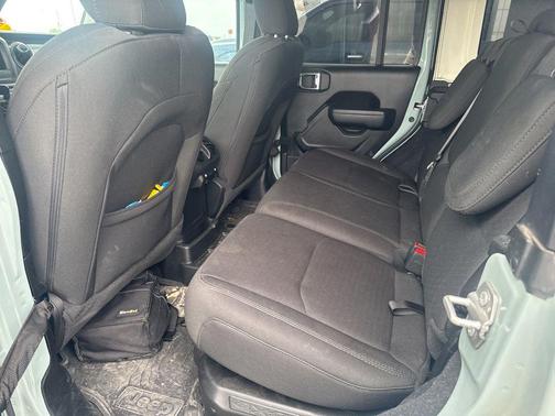 Earl Clearcoat 2023 Jeep Wrangler 4xe Base