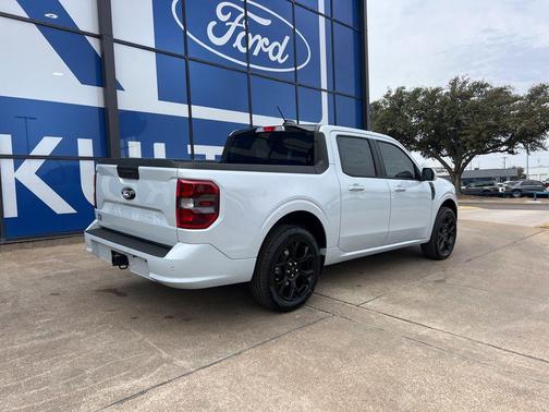 SPACE WHITE METALLIC 2026 Ford Maverick Lobo Standard