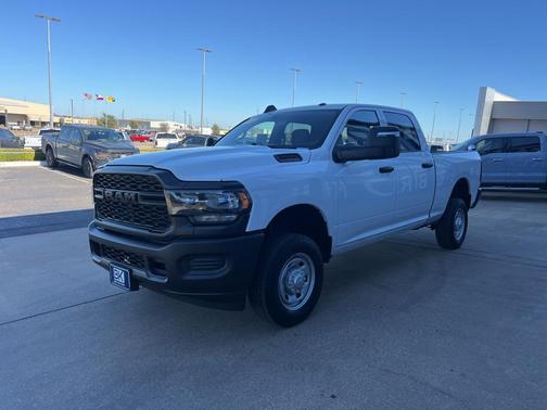 2024 RAM 2500 Tradesman Crew Cab 4x4 6'4' Box