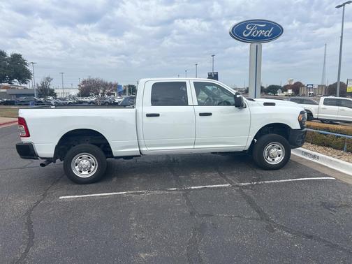 2024 RAM 2500 Tradesman Crew Cab 4x4 6'4' Box