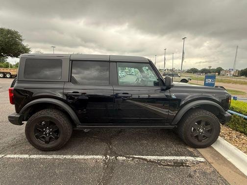 SHADOW BLACK 2024 Ford Bronco Black Diamond