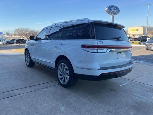 2024 Lincoln Navigator Premiere
