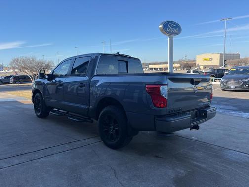 2024 Nissan Titan SV