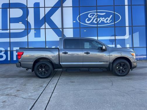 2024 Nissan Titan SV