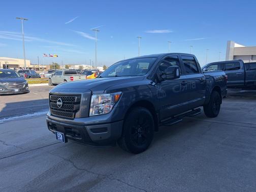 2024 Nissan Titan SV