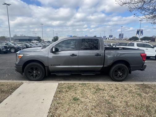 2024 Nissan Titan SV