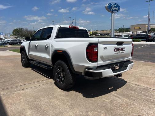 Summit White 2024 GMC Canyon Elevation