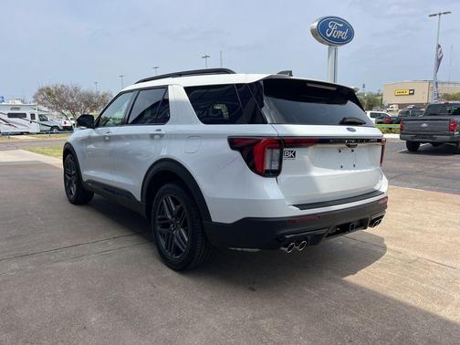 Star White Metallic Tri-Coat 2026 Ford Explorer ST