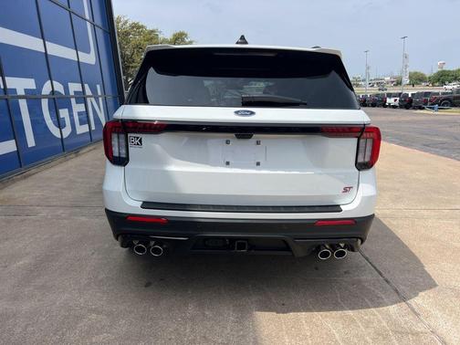 Star White Metallic Tri-Coat 2026 Ford Explorer ST