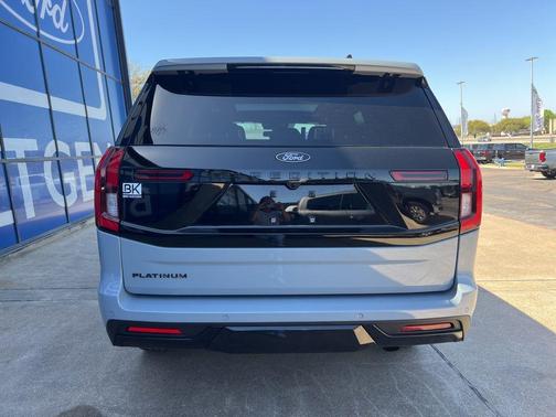 GLACIER GRAY MET TRI-COAT 2026 Ford Expedition Platinum