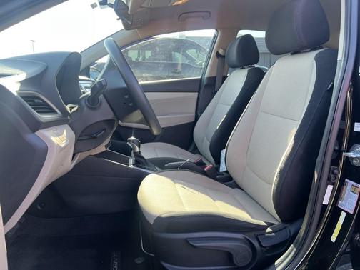 2022 Hyundai Accent SE