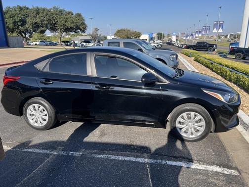 2022 Hyundai Accent SE