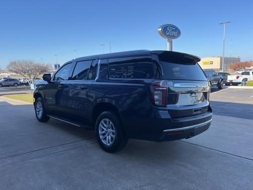 2022 Chevrolet Suburban LT